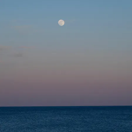 Willa Sunrise By The Sea
