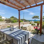 Villa Sunrise By The Sea