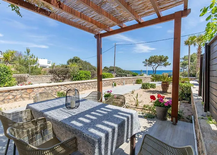 Villa Sunrise By The Sea