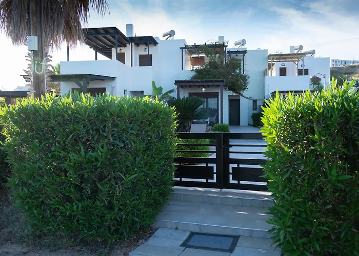 Villa Sunrise By The Sea