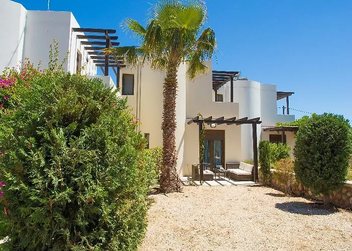 Villa Sunrise By The Sea